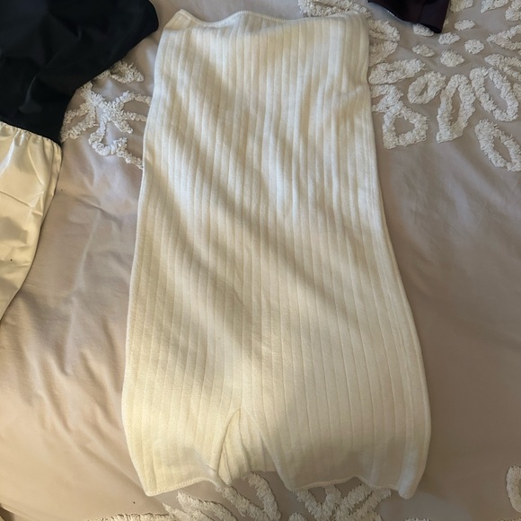 Danielle Giuzio knit skirt in a size medium - super comfortable - Picture 3 of 3